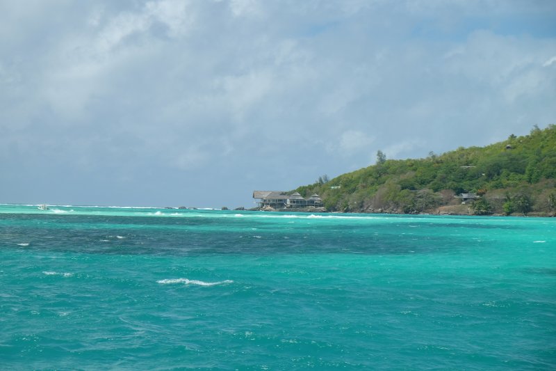 excursions-mahe-glass-bottom-boat-park-marin-3  (©  Seychelles Reservations)