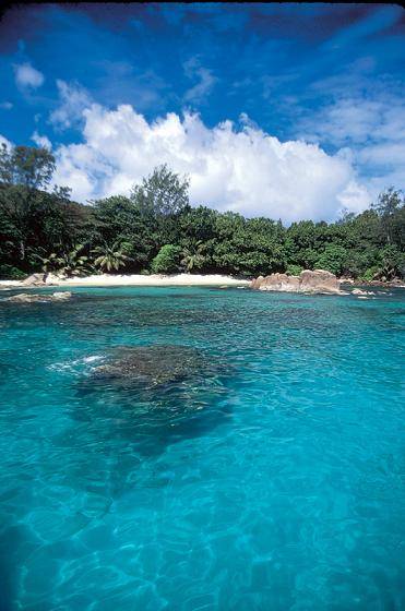 seychelles-anse-lazio  (© Vision Voyages / Journée tour de Praslin et La Digue déjeuner compris (en groupe))