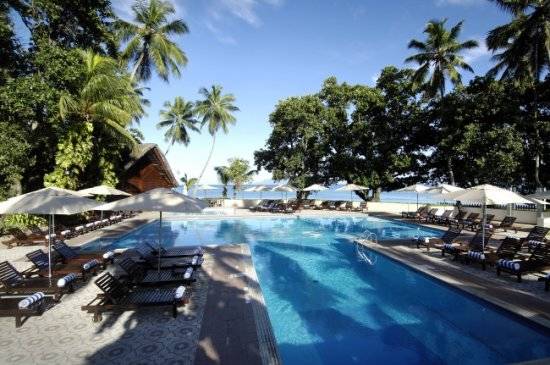 seychelles-berjaya-beauvallon-bay-swimming-pool  (© Vision Voyages TN / Berjaya Beauvallon Bay Resort and Casino)