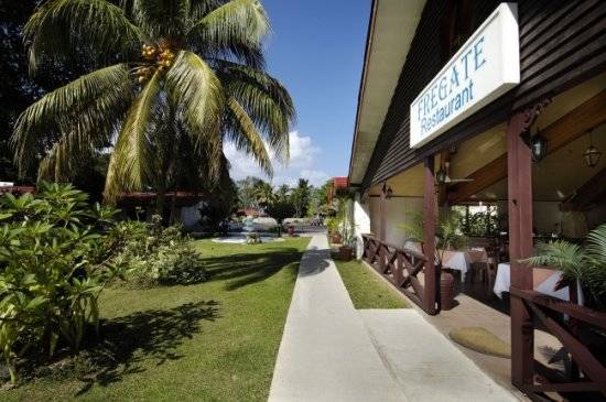 seychelles-berjayapraslinbeach-fregate-restaurant1  (© Vision Voyages TN / Berjaya Praslin Beach Hotel)