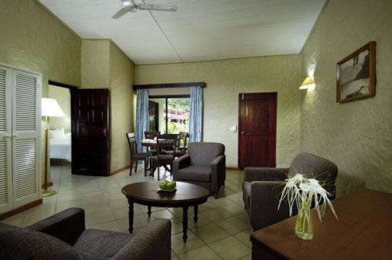 seychelles-berjayapraslinbeach-juniorsuite2  (© Berjaya Praslin Beach Hotel / Berjaya Praslin Beach Hotel)