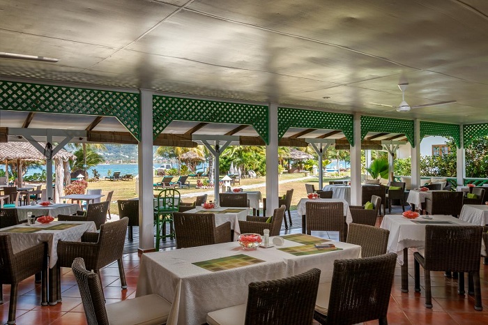 seychelles-booking-cerf-island-habitation-cerf-island-restaurant-view1  (©  Seychelles Reservations)
