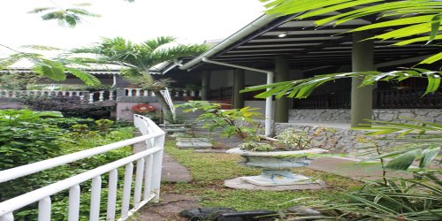 seychelles-booking-romance-bungalow-garden2  (©  Seychelles Reservations)