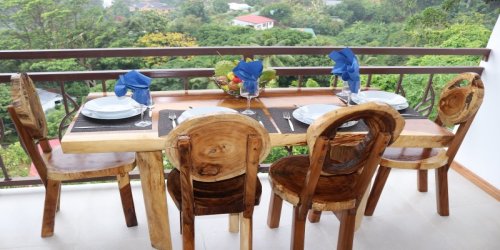 seychelles-booking-tamas-holiday-apartment-veranda2  (©  Seychelles Reservations)
