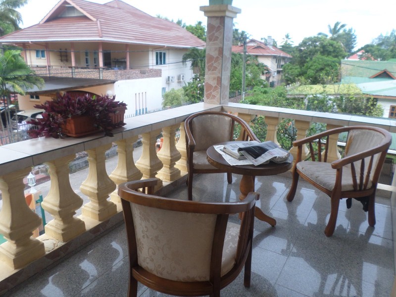 seychelles-booking-villa-bananier-balcony1.jpeg  (©  Seychelles Reservations)