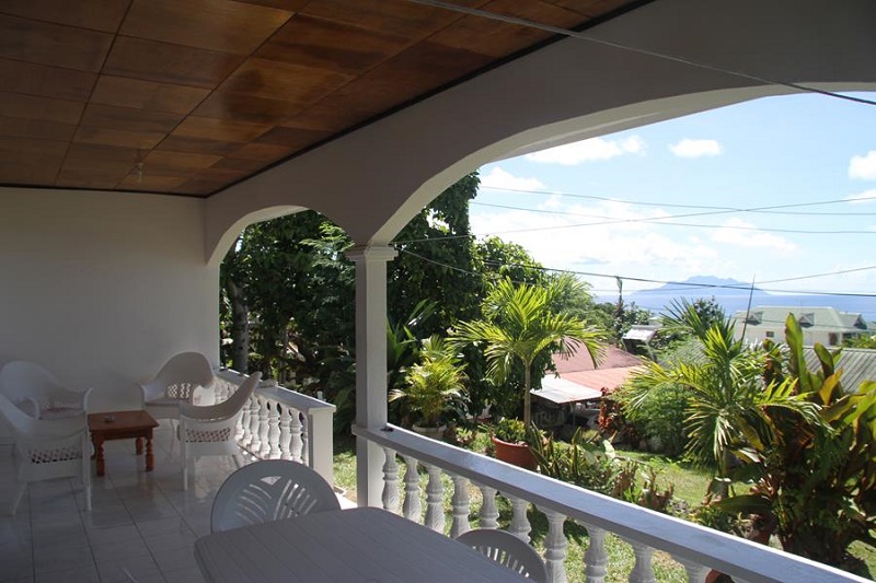 seychelles-booking-villa-rousseau-balcony1  (©  Seychelles Reservations)