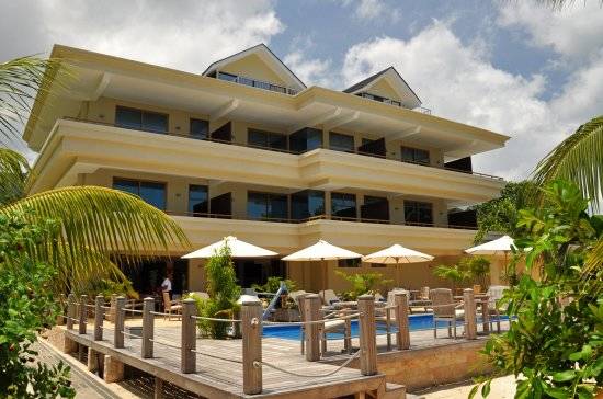 seychelles-crown-beach-hotel-general-vew1  (© Vision Voyages TN / Crown Beach Hotel)