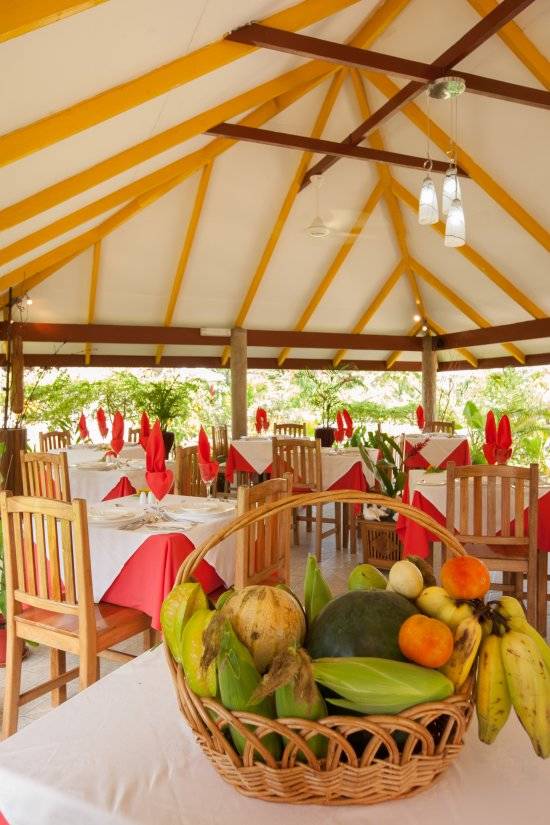 seychelles-etoile-labrine-vue-restaurant-1  (©  Seychelles Reservations)