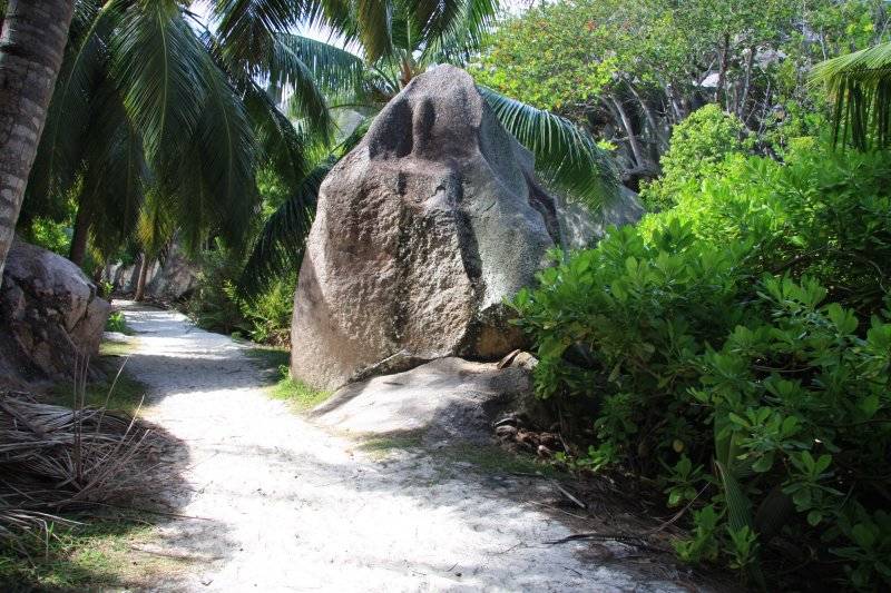 seychelles-excursions-la-digue-source-d-argent-11  (©  Seychelles Reservations)