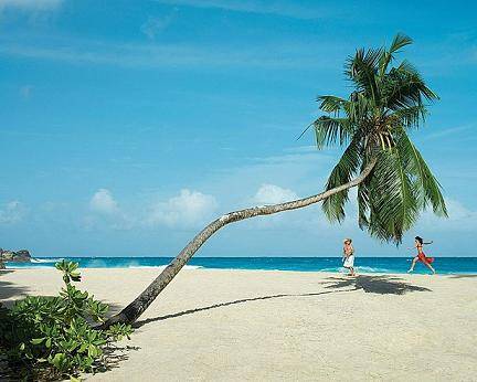 seychelles-four-season-plage  (© Vision Voyages TN / Four Seasons Resort Seychelles)