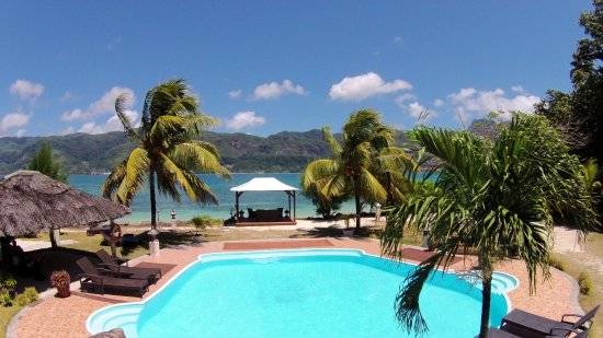 seychelles-habitation-cerf-island-pool1  (©  Seychelles Reservations)