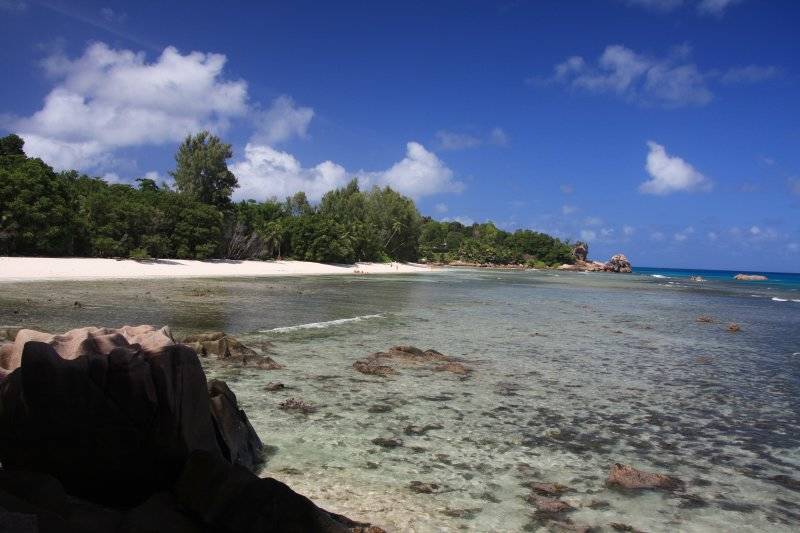 seychelles-la-digue-plage-anse-severe-2  (©  Seychelles Reservations)