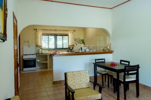 seychelles-la-digue-zerof-self-catering-apartment-seating-dining-area-three-bedroom-apartment2  (©  Seychelles Reservations)