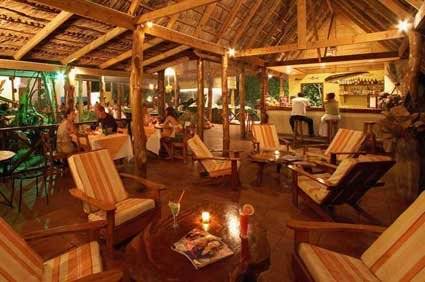 seychelles-laurier-guesthouse-bar-salon  (© Vision Voyages TN / Les Lauriers Hotel et Restaurant)