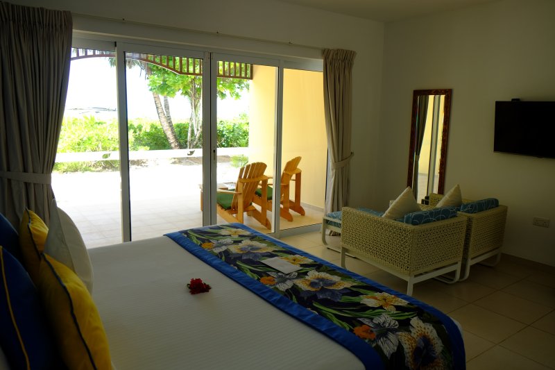 seychelles-praslin-acajou-beach-resort-deluxe-room-7  (©  Seychelles Reservations)