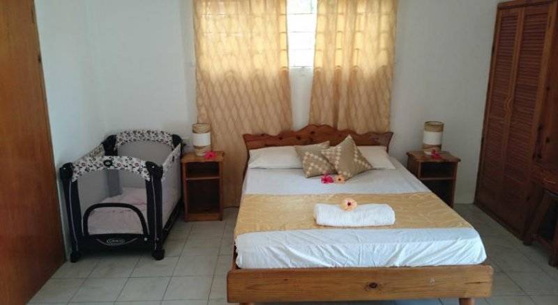 seychelles-praslin-c-est-mon-choix-quadruple-room-2  (©  / C est Mon Choix Hotel)