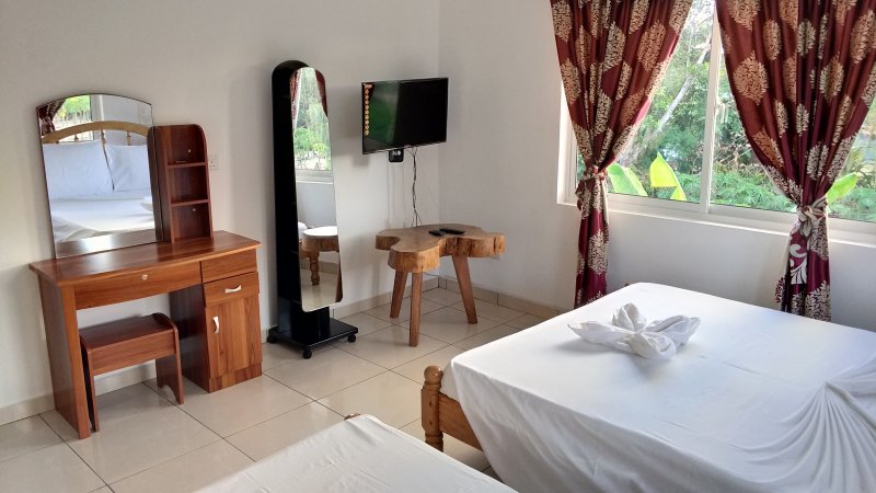 seychelles-praslin-casadani-luxury-appartement-room  (©  Seychelles Reservations)