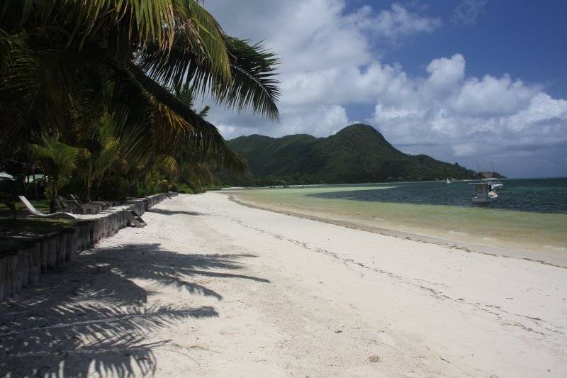 seychelles-praslin-indian-ocean-lodge-plage4  (©  Seychelles Reservations)